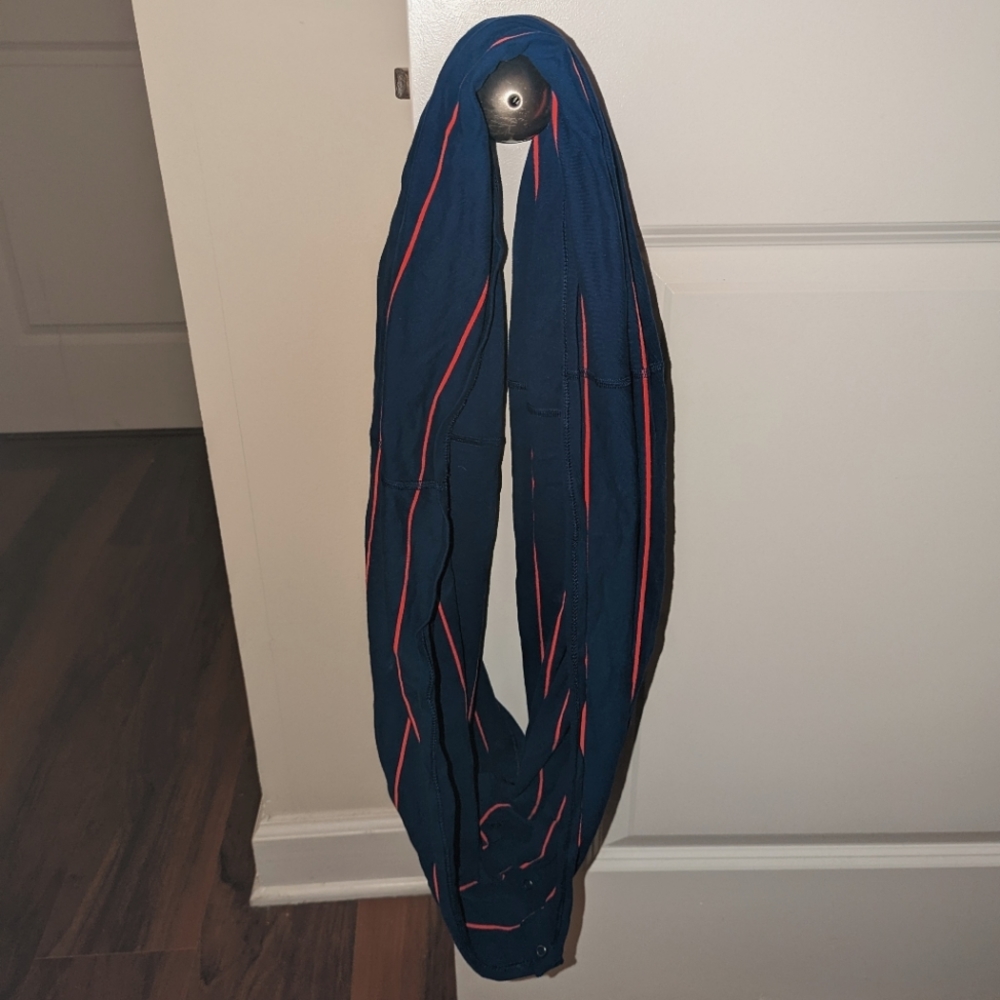 Striped Lululemon Customizable Scarf, Excellent Condition